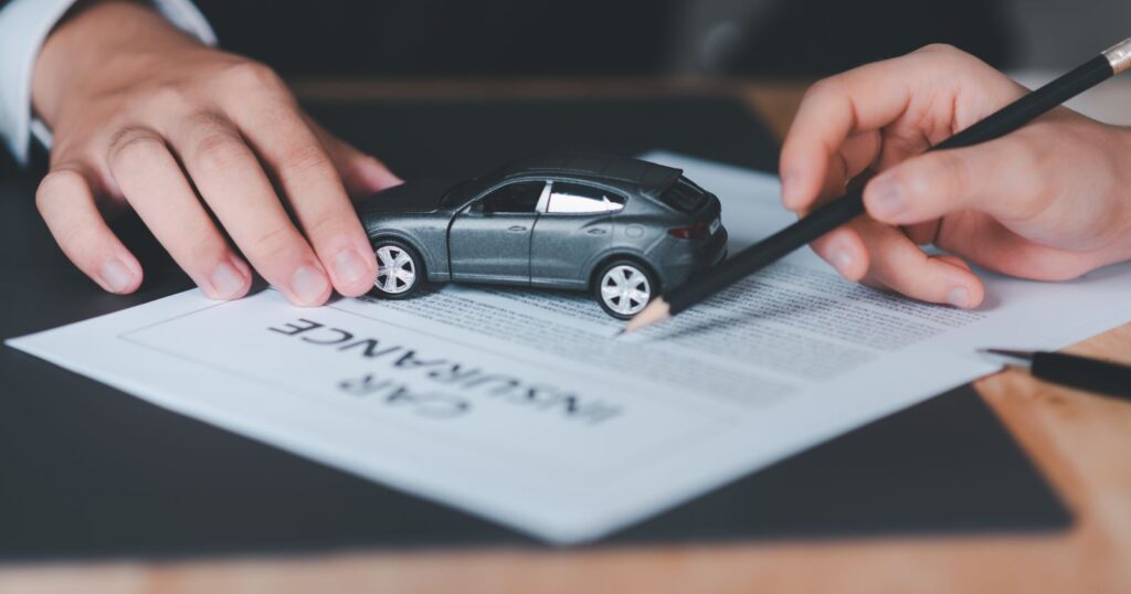 Expert tips for saving on car insurance: compare quotes, bundle policies, maintain good credit.